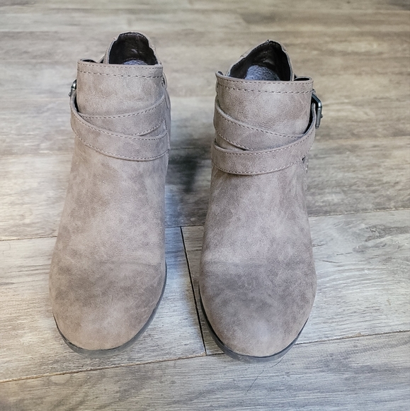 Indigo Rd. Sigrid Booties - Picture 3 of 12